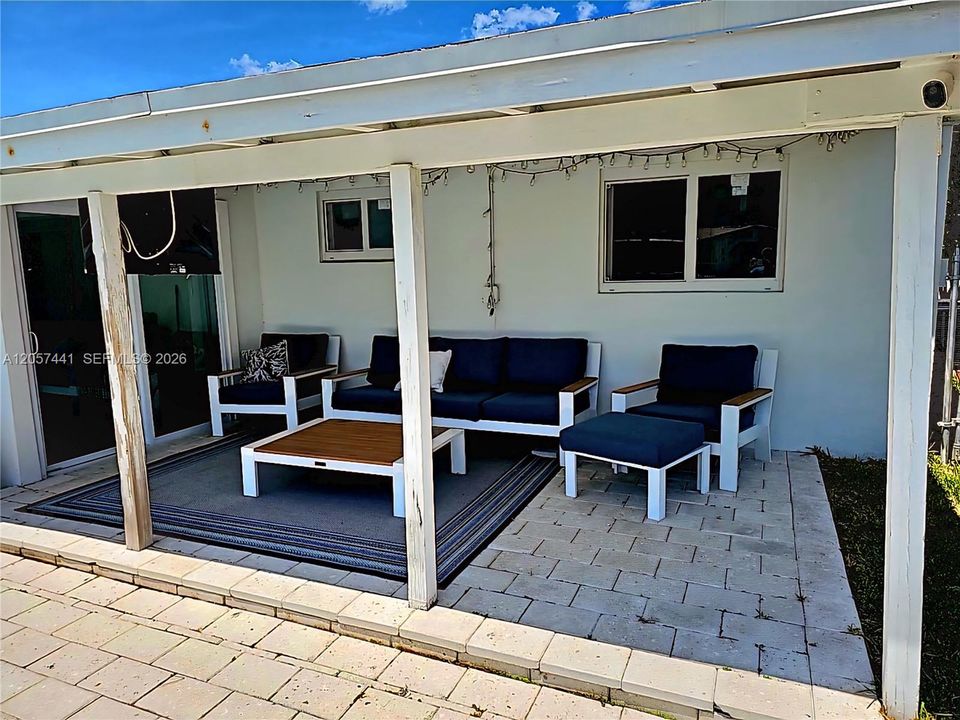 В аренду: $5,500 (3 спален, 2 ванн, 1268 Квадратных фут)