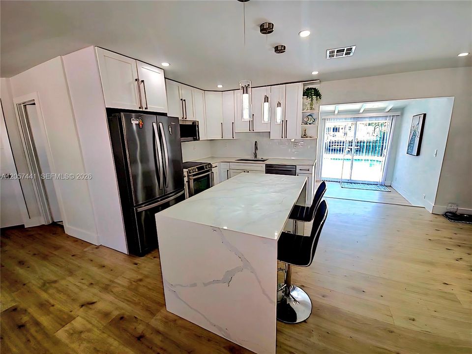 В аренду: $5,500 (3 спален, 2 ванн, 1268 Квадратных фут)