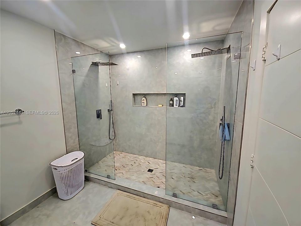 В аренду: $5,500 (3 спален, 2 ванн, 1268 Квадратных фут)
