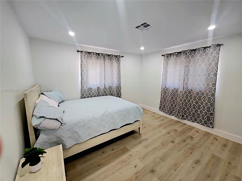В аренду: $5,500 (3 спален, 2 ванн, 1268 Квадратных фут)