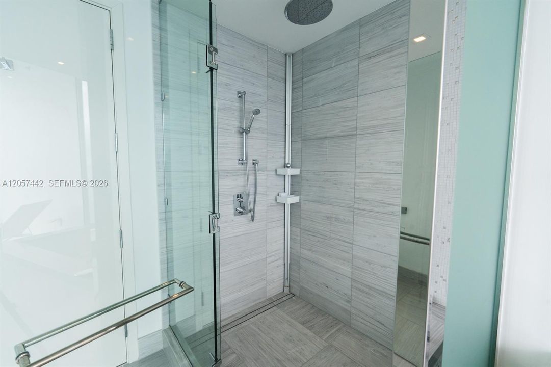 В аренду: $45,000 (5 спален, 6 ванн, 4077 Квадратных фут)