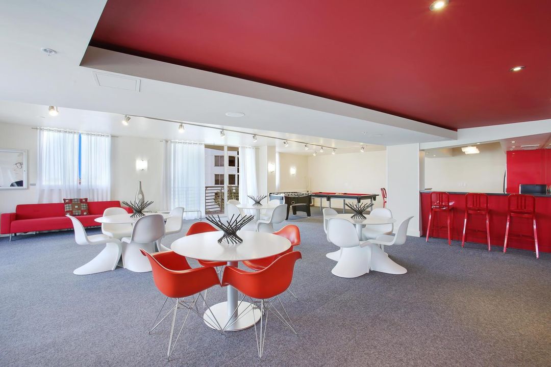 CLUBROOM