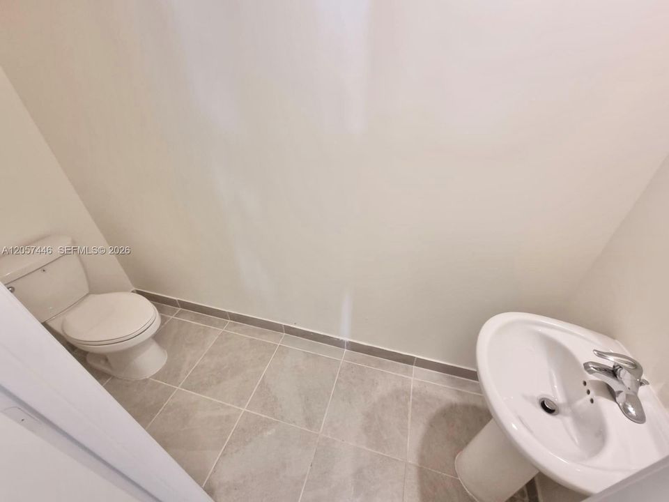 В аренду: $3,200 (3 спален, 2 ванн, 1650 Квадратных фут)