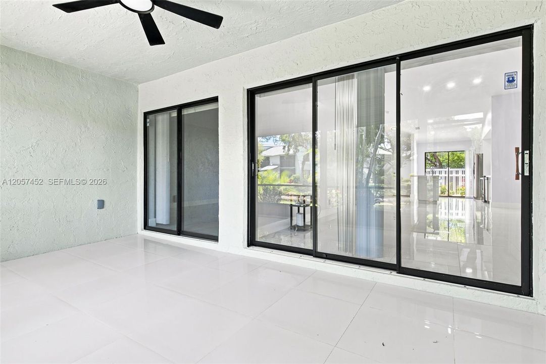 На продажу: $334,900 (2 спален, 2 ванн, 1320 Квадратных фут)