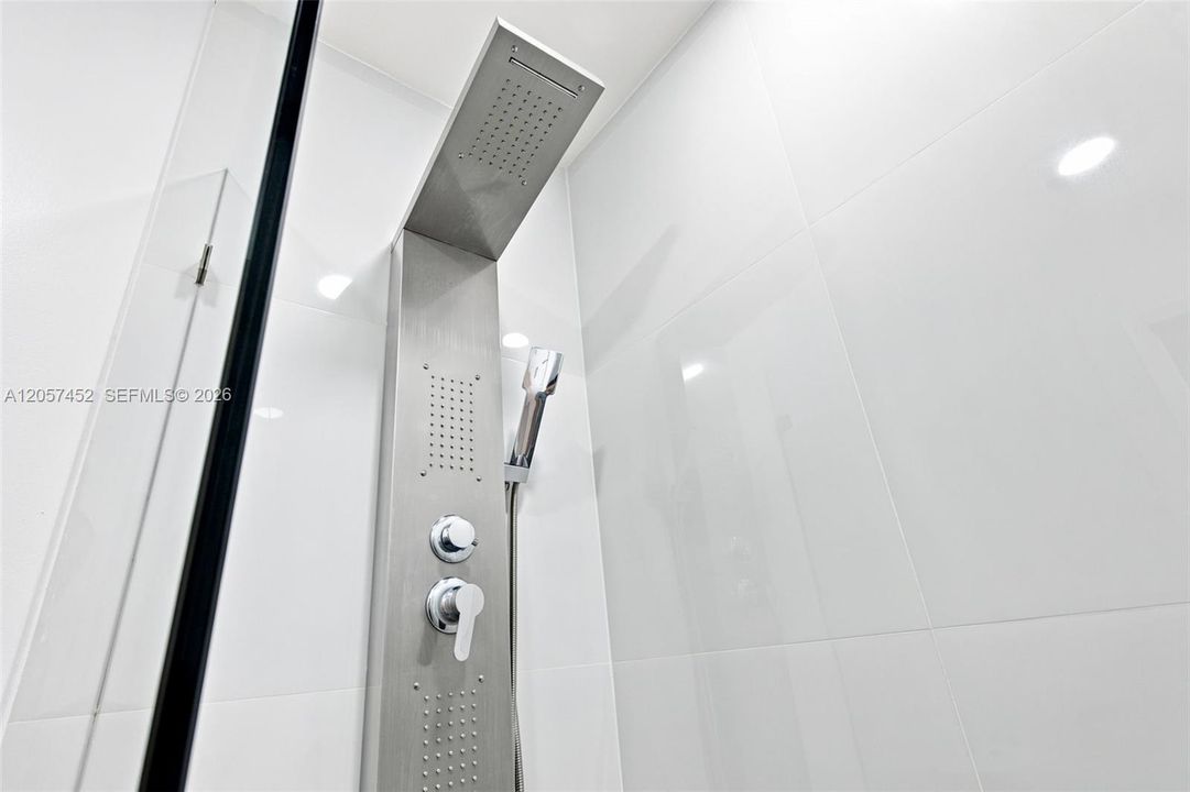 На продажу: $334,900 (2 спален, 2 ванн, 1320 Квадратных фут)