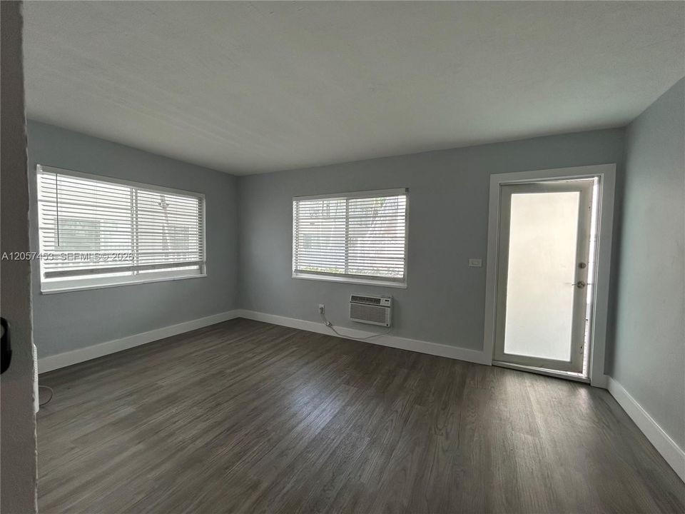 В аренду: $1,950 (1 спален, 1 ванн, 570 Квадратных фут)