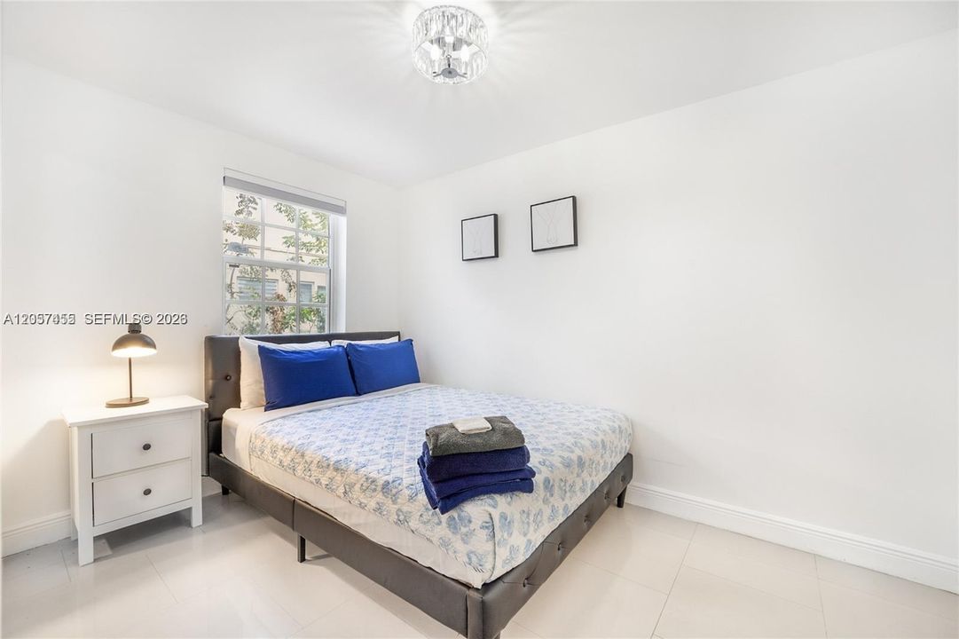 В аренду: $1,800 (1 спален, 1 ванн, 5016 Квадратных фут)