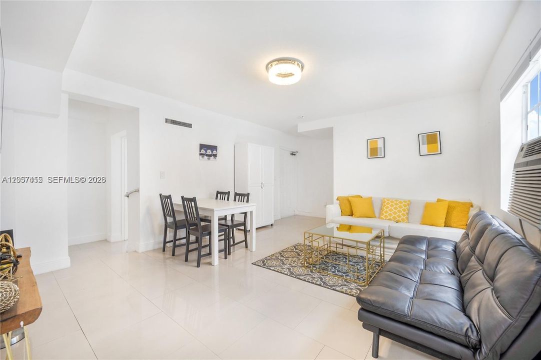 В аренду: $1,800 (1 спален, 1 ванн, 5016 Квадратных фут)