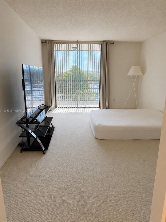 For Rent: $1,950 (1 beds, 1 baths, 1100 Square Feet)