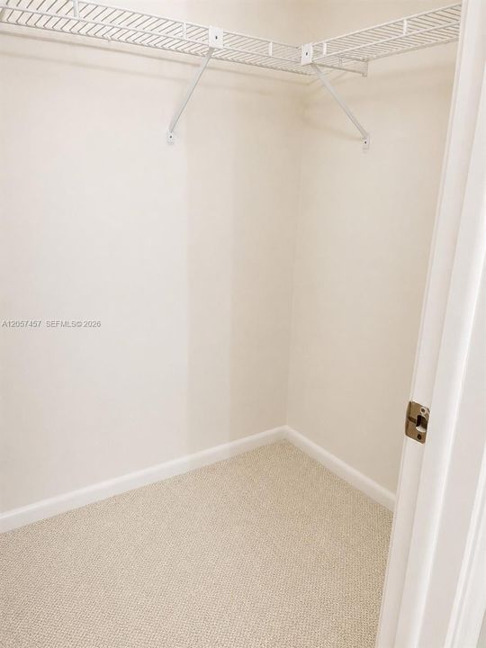 For Rent: $1,950 (1 beds, 1 baths, 1100 Square Feet)