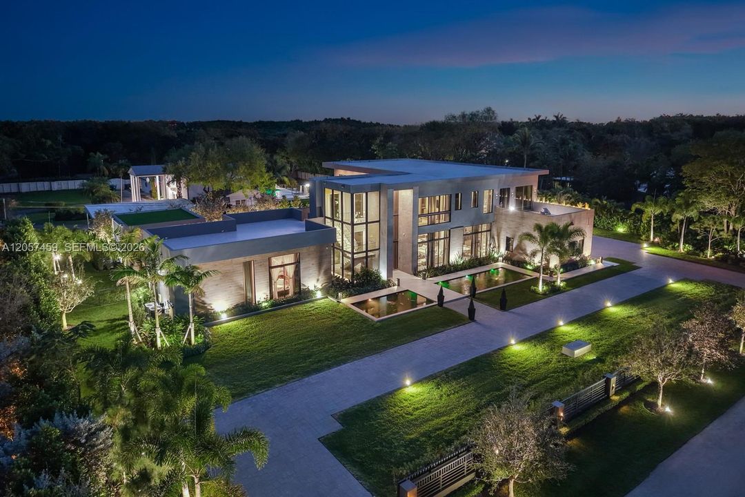 En Renta: $65,000 (8 camas, 8 baños, 9532 Pies cuadrados)