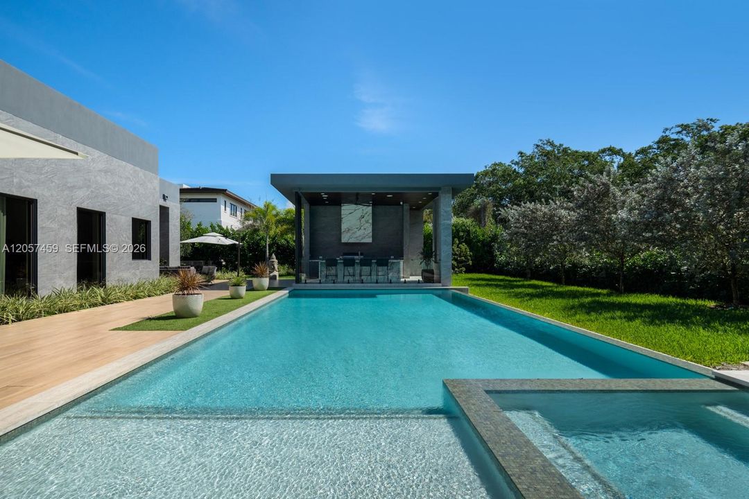 En Renta: $65,000 (8 camas, 8 baños, 9532 Pies cuadrados)