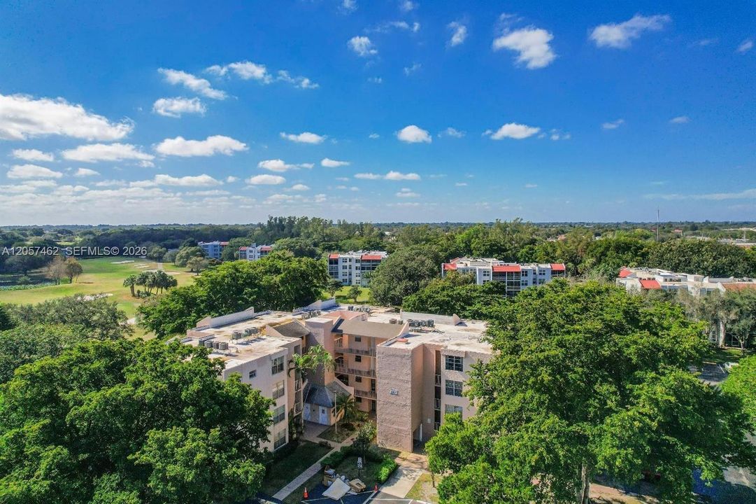 For Sale: $225,000 (2 beds, 2 baths, 940 Square Feet)