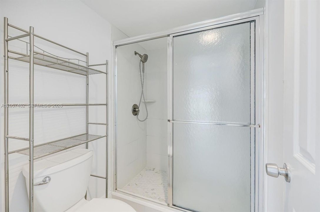 For Sale: $225,000 (2 beds, 2 baths, 940 Square Feet)