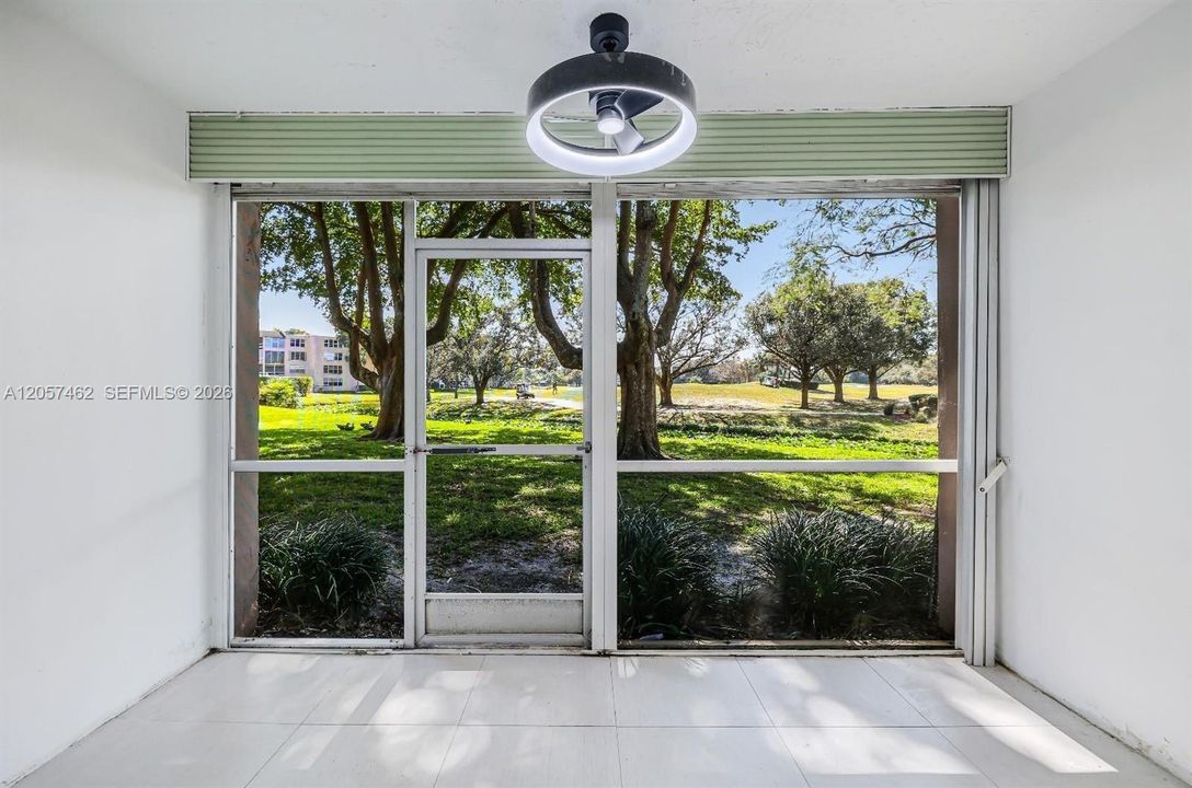 For Sale: $225,000 (2 beds, 2 baths, 940 Square Feet)
