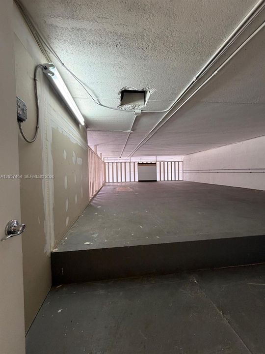 B2 MEZZANINE AREA
