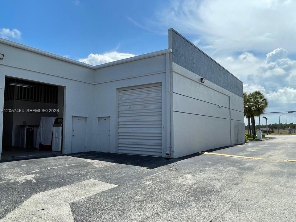 B1 REAR LOADING AREA