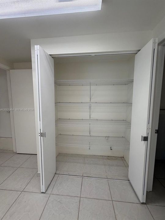 B2 CLOSET AREA