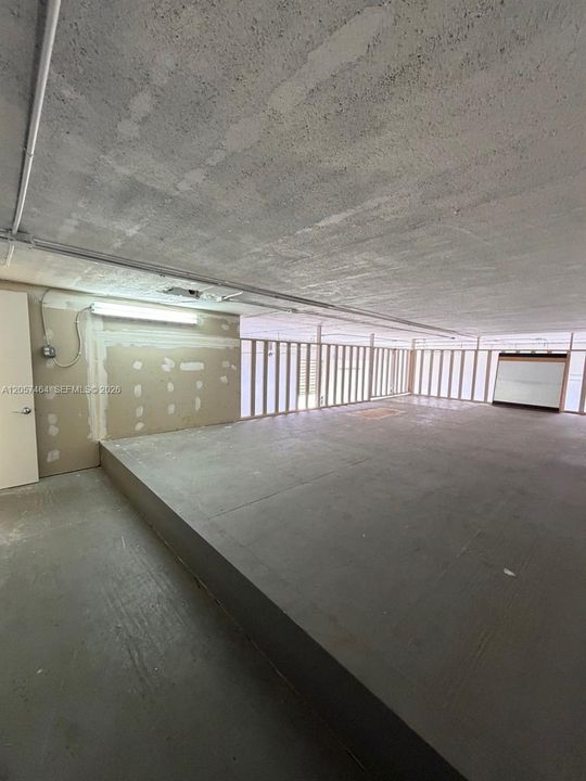B2 MEZZANINE AREA