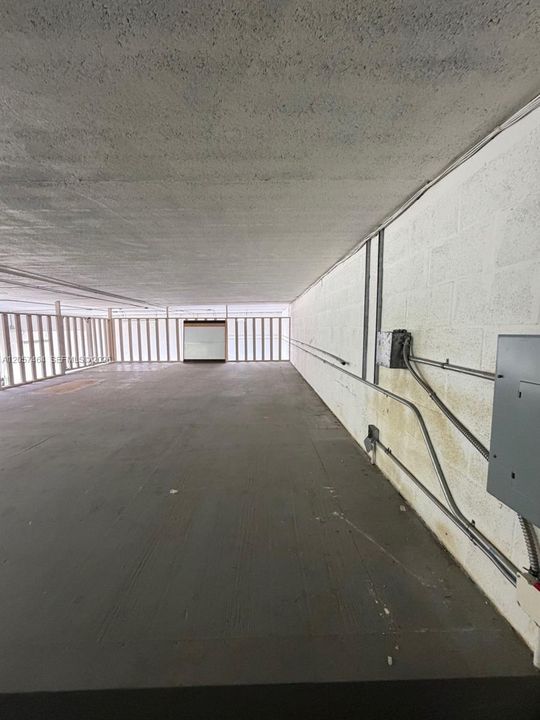 B2 MEZZANINE AREA
