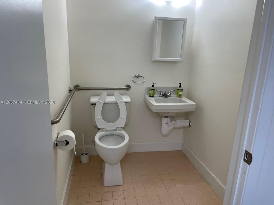B1 BATHROOM