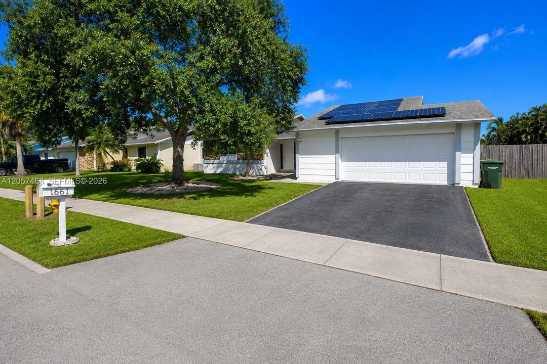 For Sale: $580,000 (3 beds, 2 baths, 1655 Square Feet)