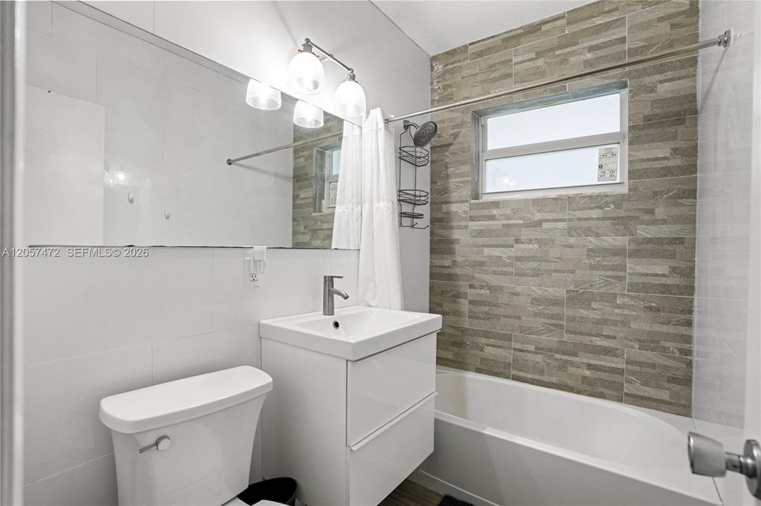В аренду: $3,500 (3 спален, 2 ванн, 1302 Квадратных фут)