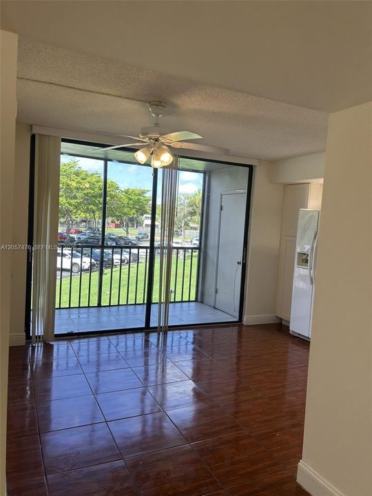 For Rent: $2,350 (3 beds, 2 baths, 1040 Square Feet)