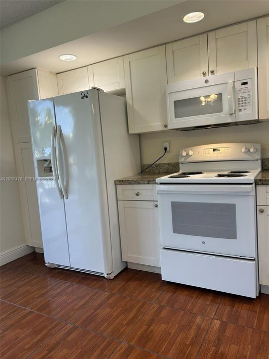 For Rent: $2,350 (3 beds, 2 baths, 1040 Square Feet)