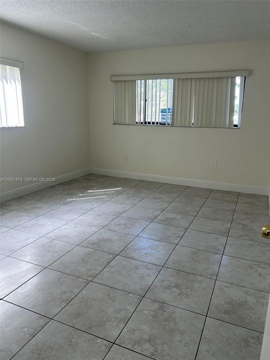 For Rent: $2,350 (3 beds, 2 baths, 1040 Square Feet)