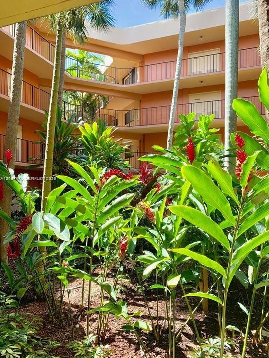 For Rent: $2,350 (3 beds, 2 baths, 1040 Square Feet)