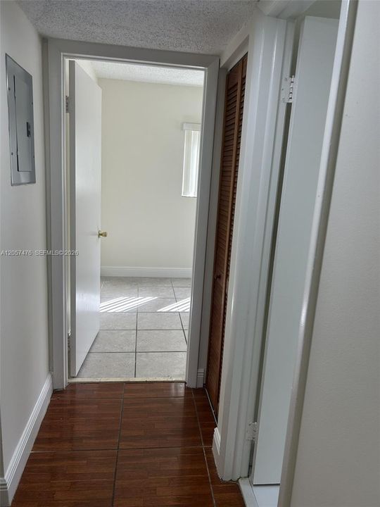 For Rent: $2,350 (3 beds, 2 baths, 1040 Square Feet)