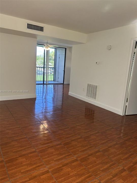 For Rent: $2,350 (3 beds, 2 baths, 1040 Square Feet)