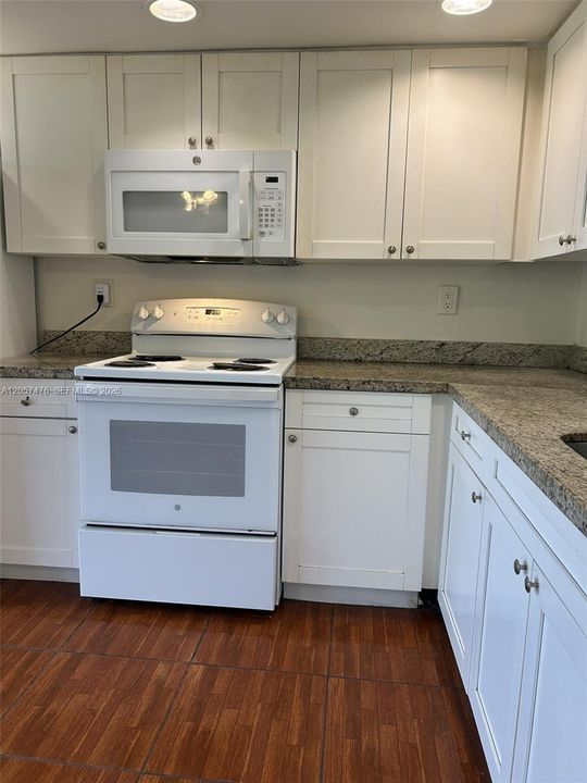 For Rent: $2,350 (3 beds, 2 baths, 1040 Square Feet)
