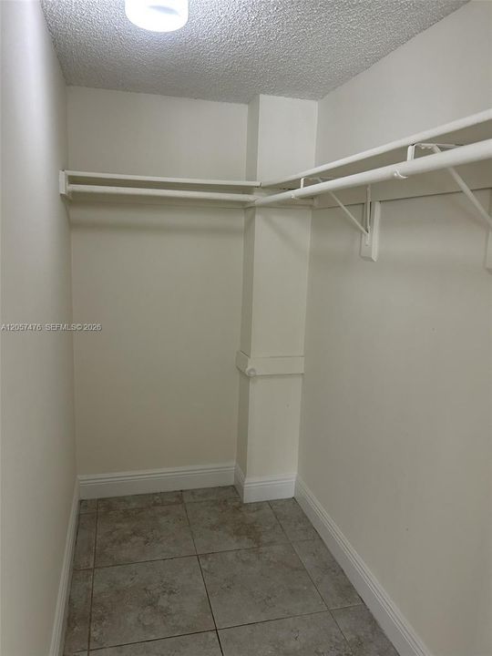 For Rent: $2,350 (3 beds, 2 baths, 1040 Square Feet)