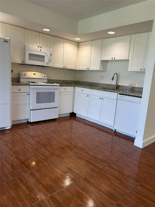For Rent: $2,350 (3 beds, 2 baths, 1040 Square Feet)