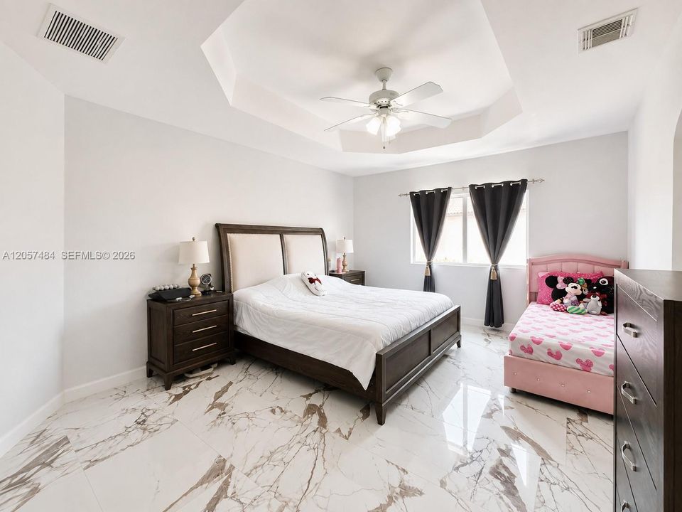 En Renta: $4,800 (5 camas, 3 baños, 2869 Pies cuadrados)