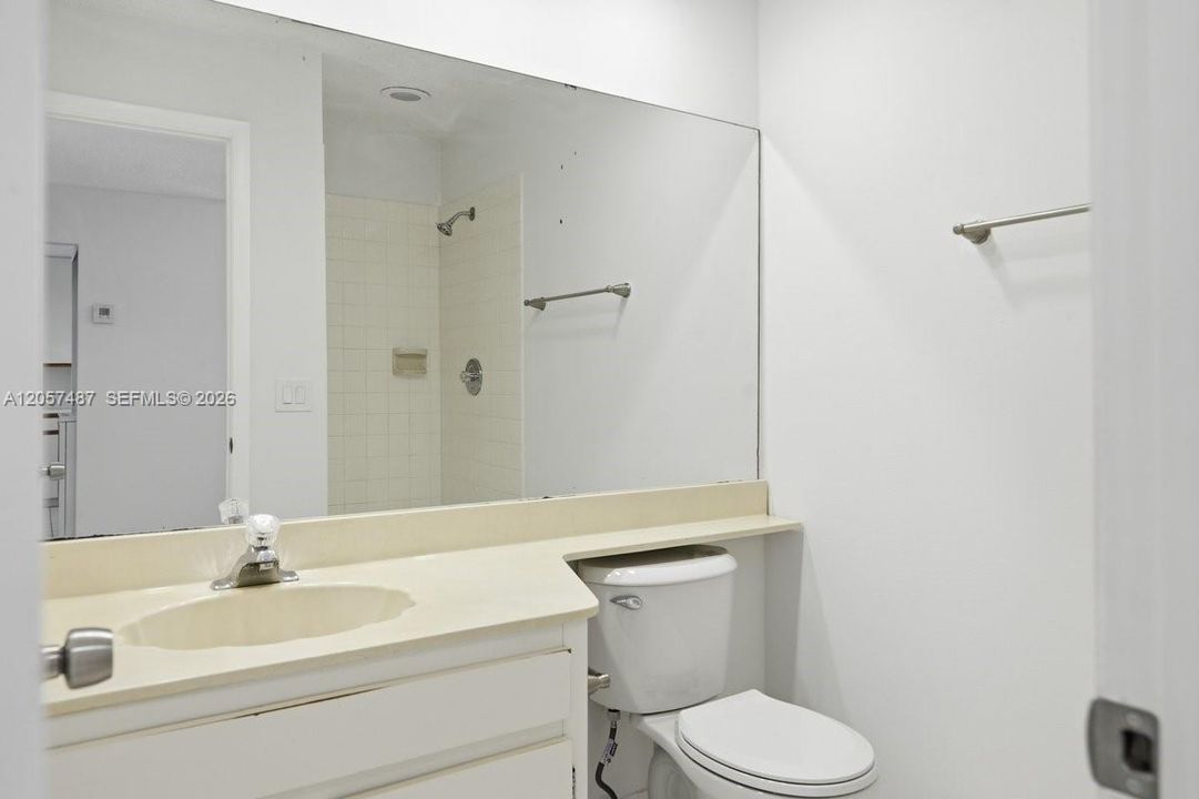 For Sale: $380,000 (2 beds, 2 baths, 932 Square Feet)