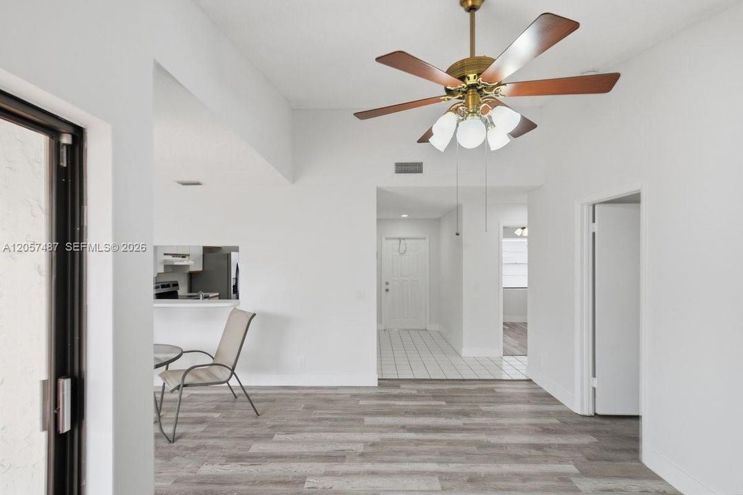 For Sale: $380,000 (2 beds, 2 baths, 932 Square Feet)