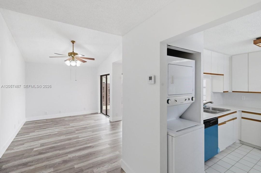 For Sale: $380,000 (2 beds, 2 baths, 932 Square Feet)