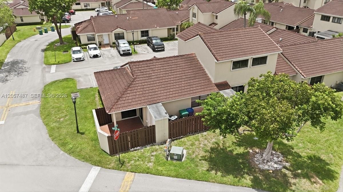 For Sale: $380,000 (2 beds, 2 baths, 932 Square Feet)