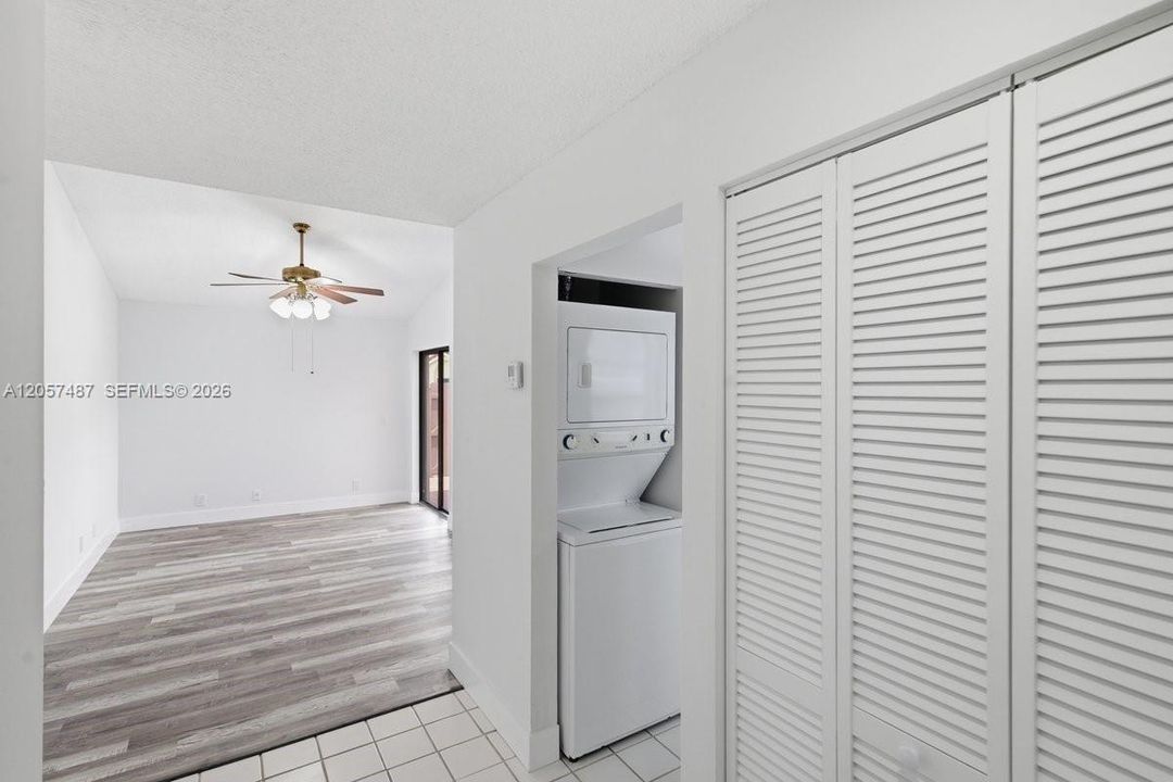 For Sale: $380,000 (2 beds, 2 baths, 932 Square Feet)