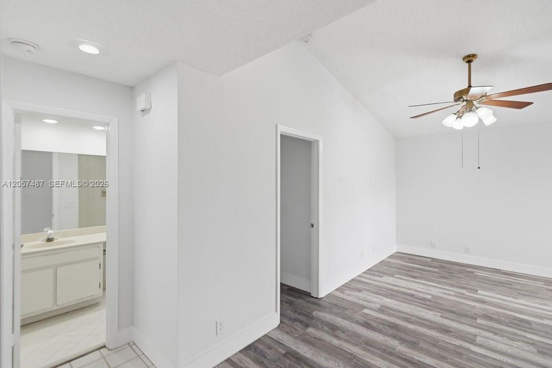 For Sale: $380,000 (2 beds, 2 baths, 932 Square Feet)
