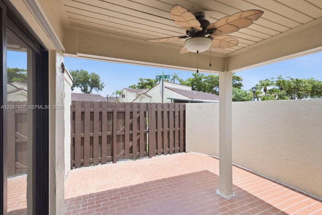 For Sale: $380,000 (2 beds, 2 baths, 932 Square Feet)