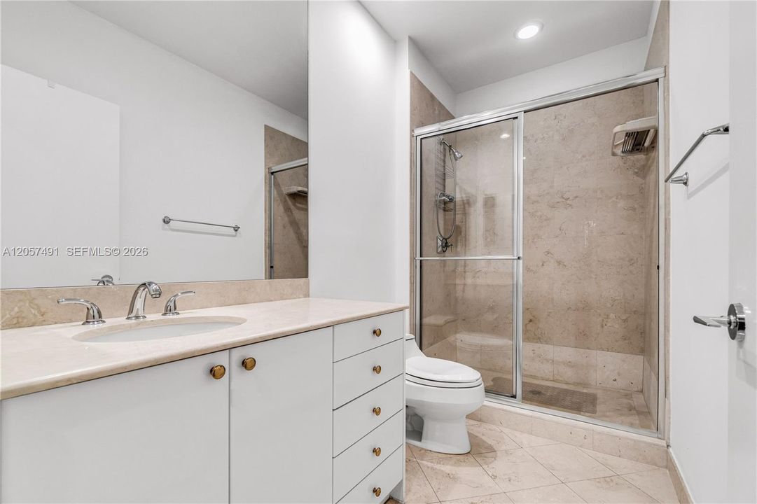 Недавно арендовано: $7,900 (2 спален, 2 ванн, 1330 Квадратных фут)