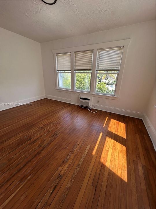 В аренду: $1,550 (1 спален, 1 ванн, 0 Квадратных фут)