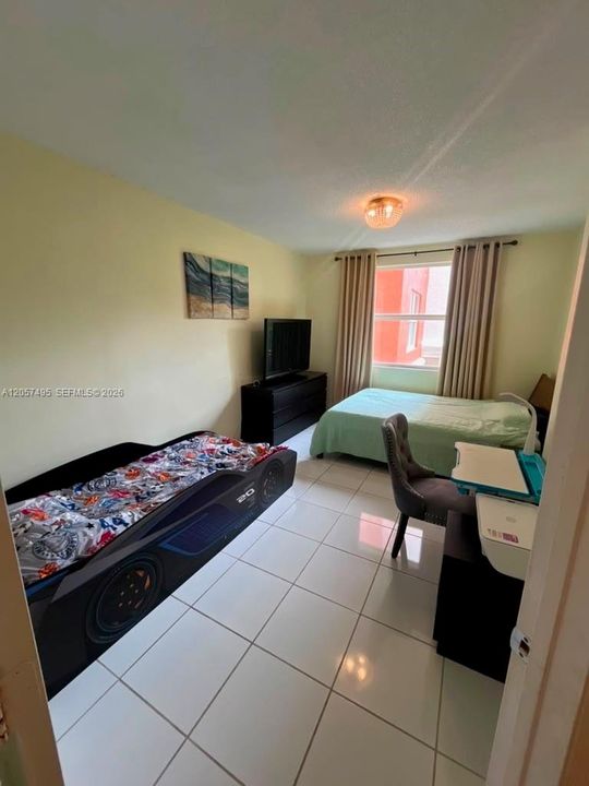 В аренду: $2,300 (1 спален, 1 ванн, 715 Квадратных фут)