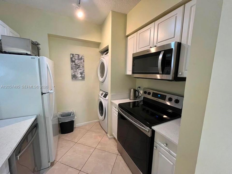 В аренду: $2,300 (1 спален, 1 ванн, 715 Квадратных фут)