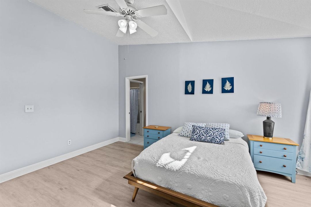 33-web-or-mls-A7409648
