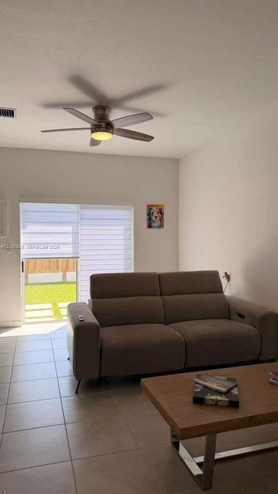 En Renta: $3,300 (3 camas, 2 baños, 1612 Pies cuadrados)
